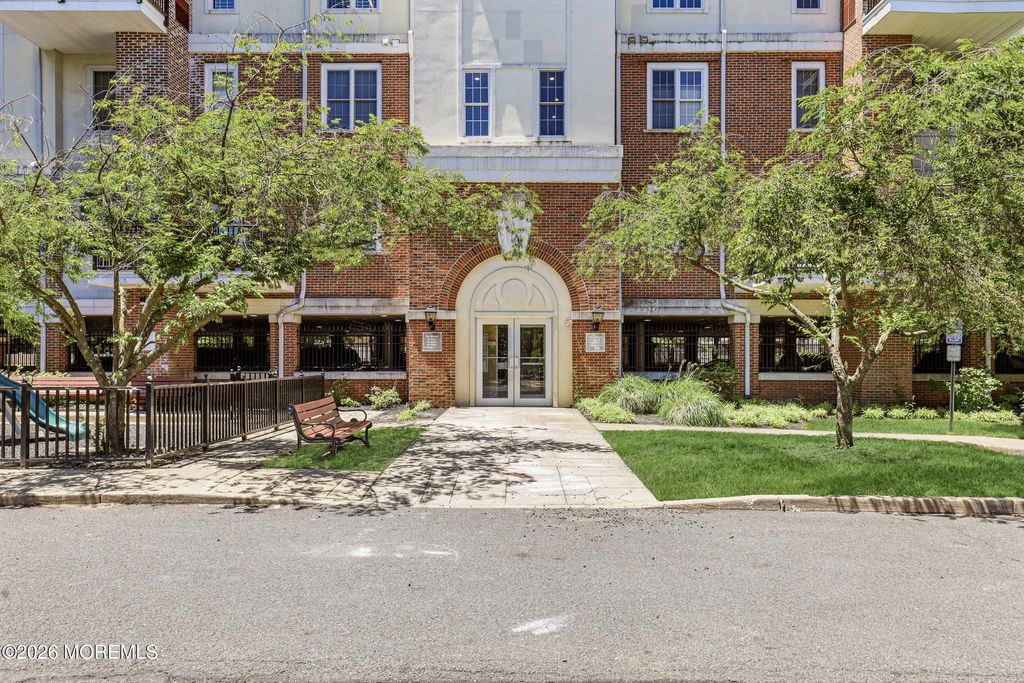 956 Madison Avenue, Lakewood