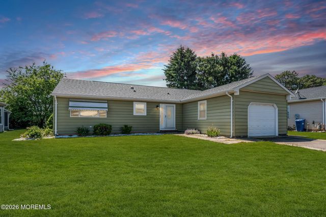 15 Chateux Lane, Toms River