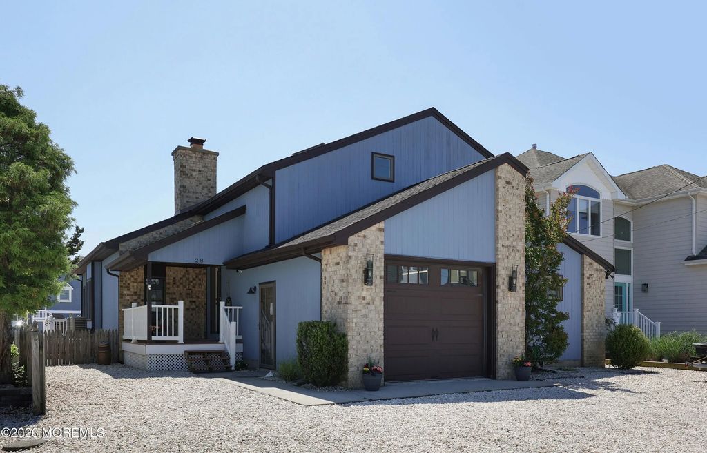 28 Farragut Drive, Brick