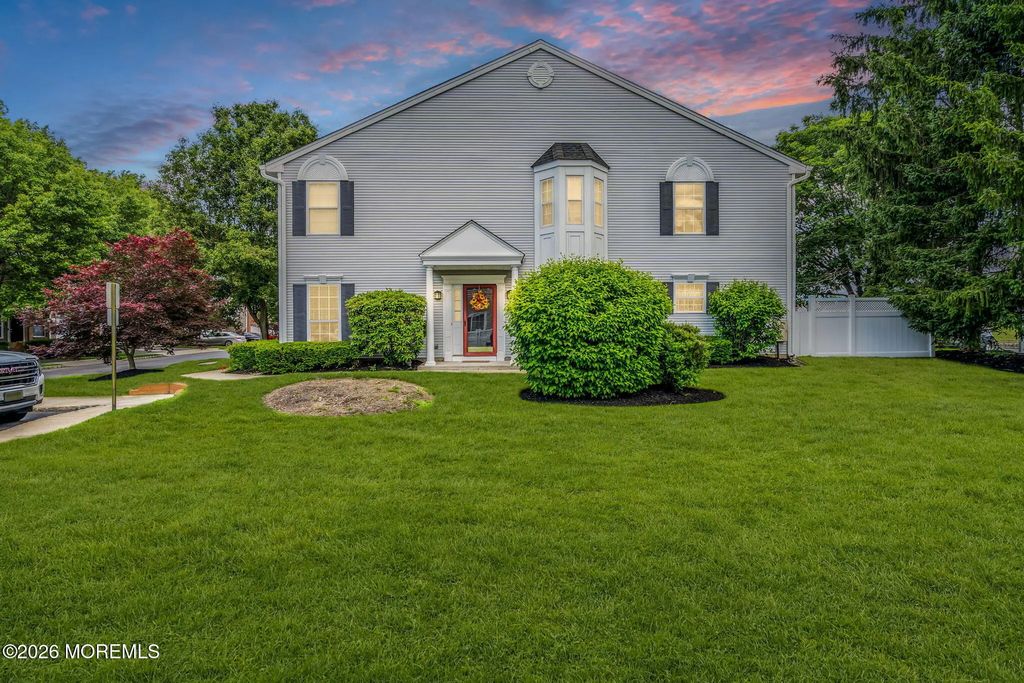 16 Sunningdale Circle, Manalapan