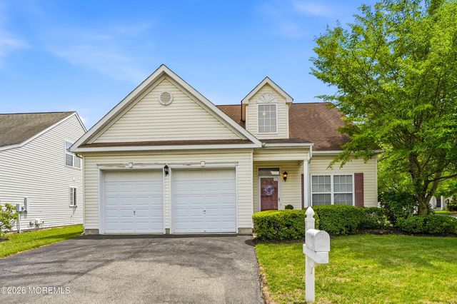 5 Holly Manor Court, Helmetta