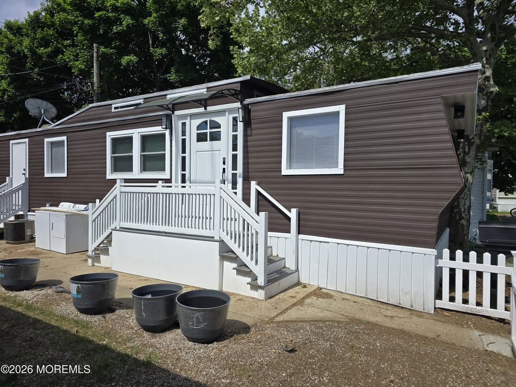 9 Monique Circle, Hazlet