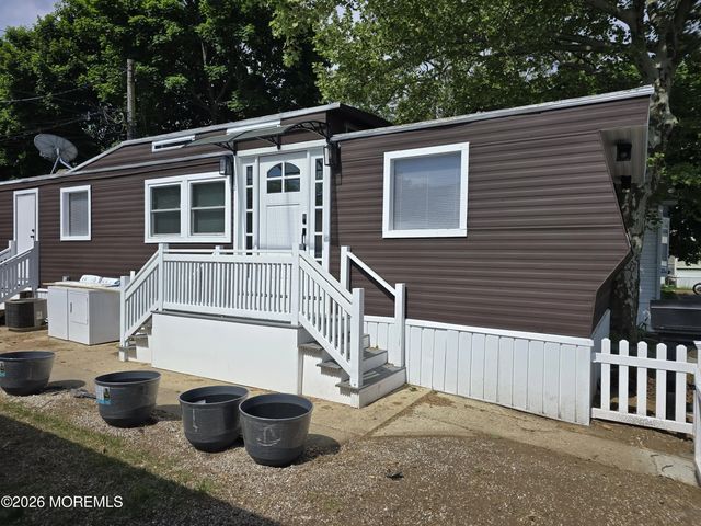 9 Monique Circle, Hazlet