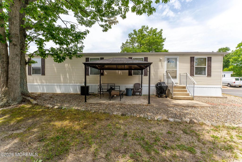 309 Floral Way, Toms River