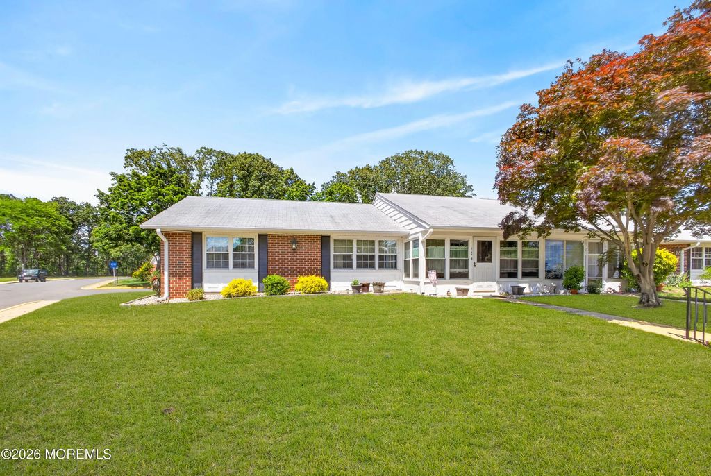 976a Aberdeen Drive, Lakewood