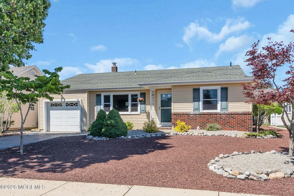 10 Sheridan Road, Toms River