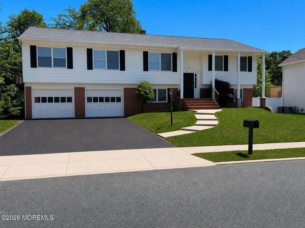 11 Roselle Court, Lakewood