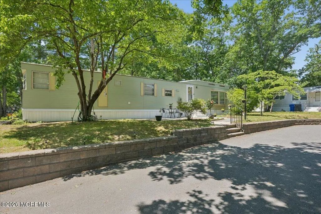 2300 Massachusetts Avenue 15, Toms River