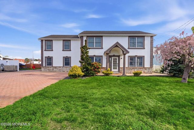 10 Minturn Road, Toms River