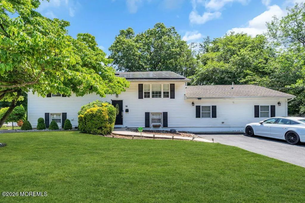 14 Arlington Drive, Howell