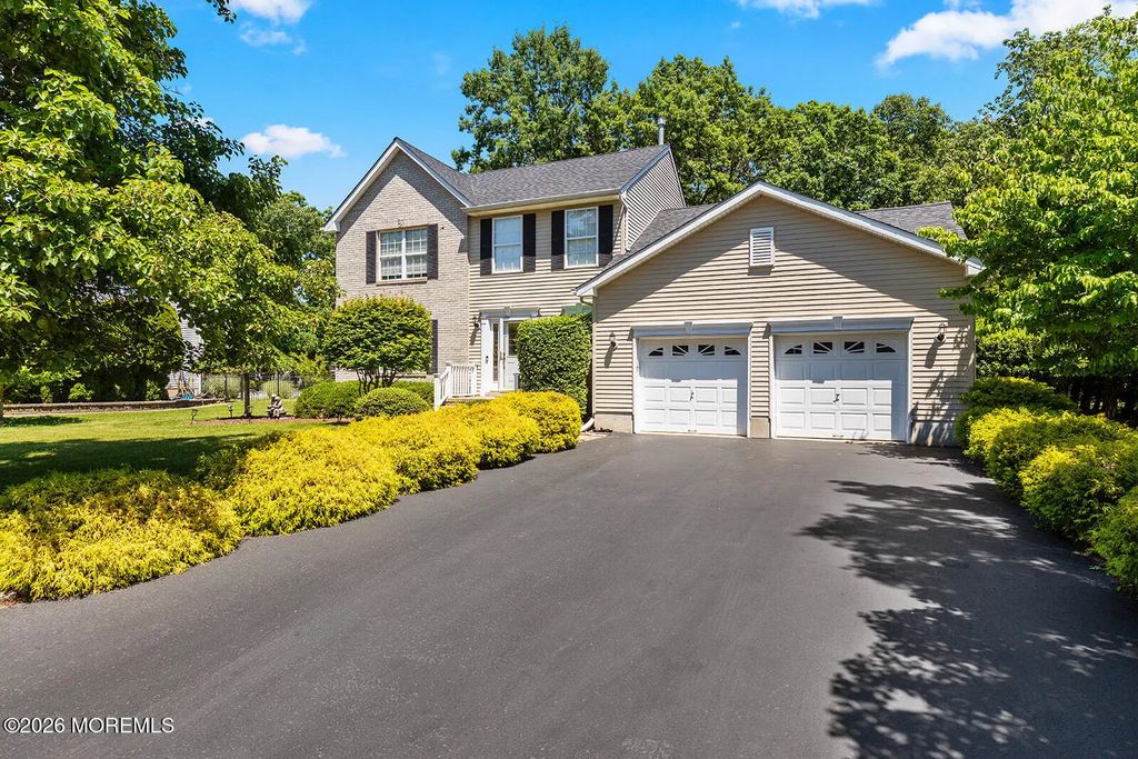 9 Edie Lane, Howell