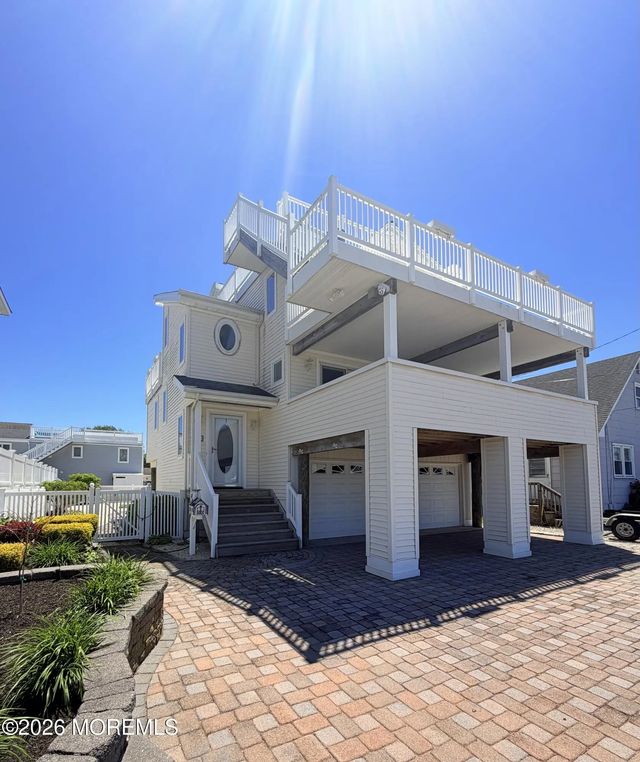 212 N Barnegat Avenue, Surf City