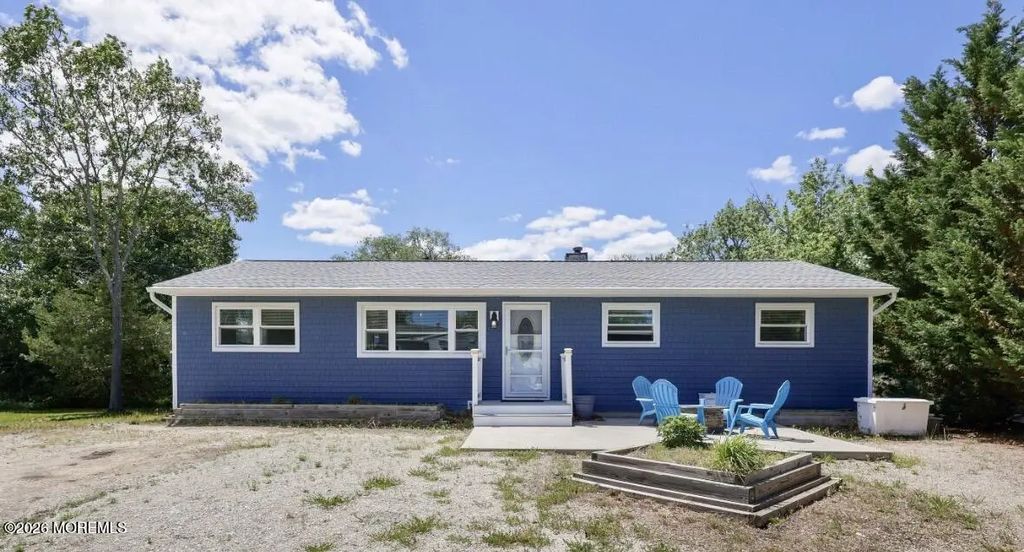 832 Demont Street, Toms River