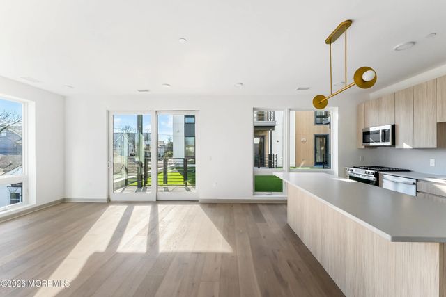 665 2nd Avenue 211, Long Branch