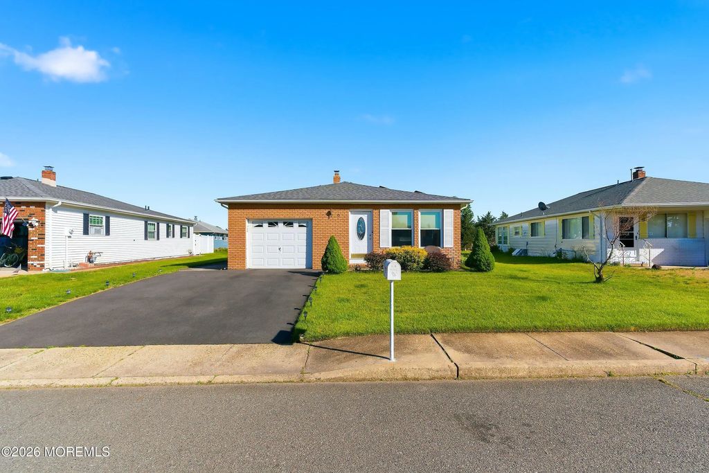 6 Saint Kitts Drive, Toms River