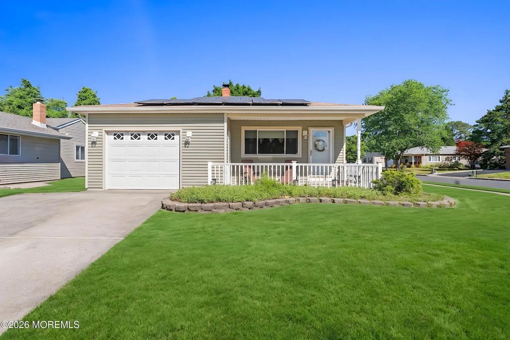 2 Biscayne Street, Toms River