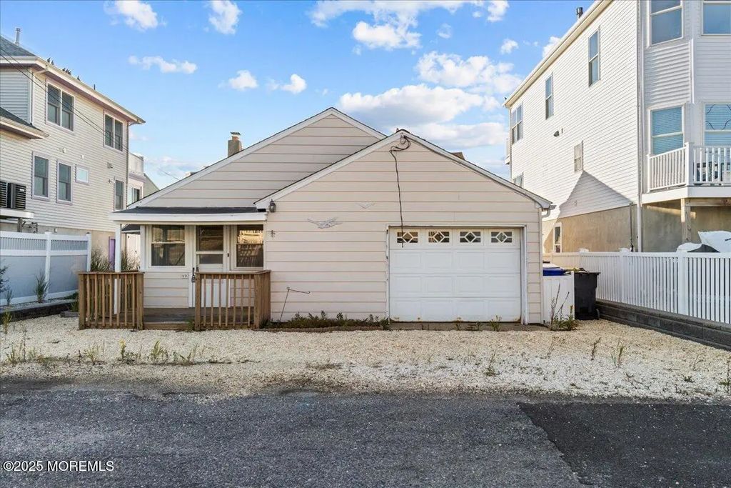 40 Ward Drive, Brick