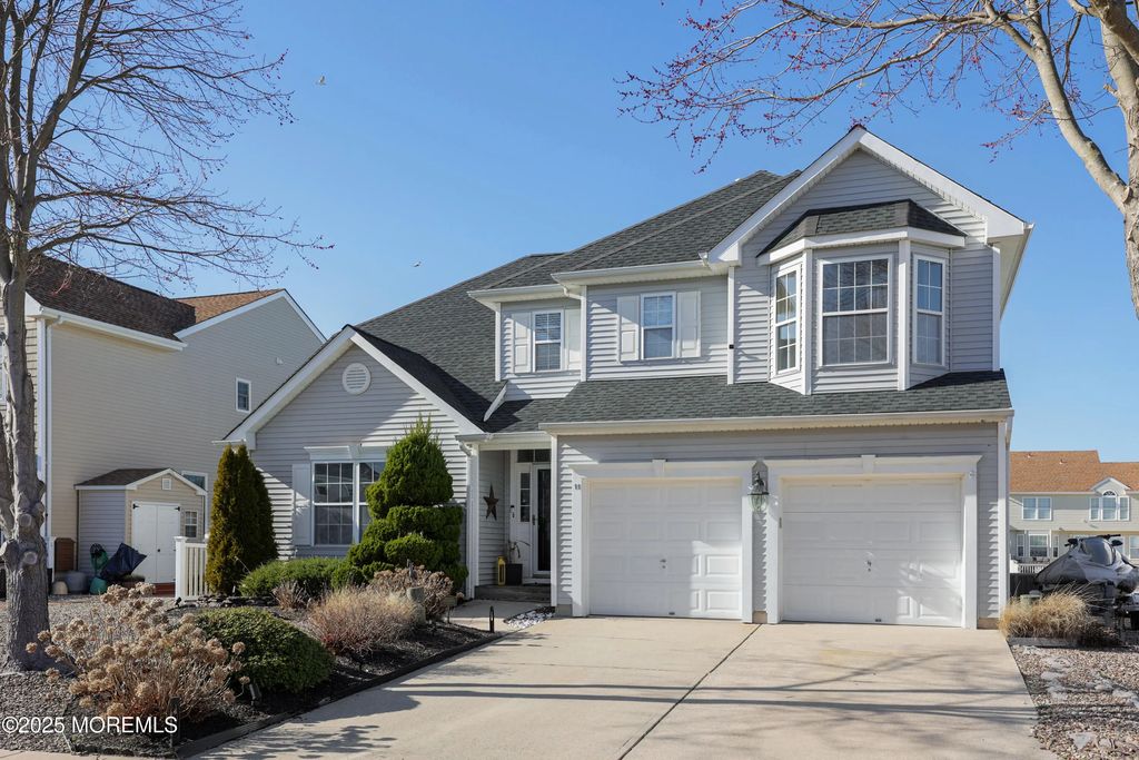 11 Peaksail Drive, Bayville