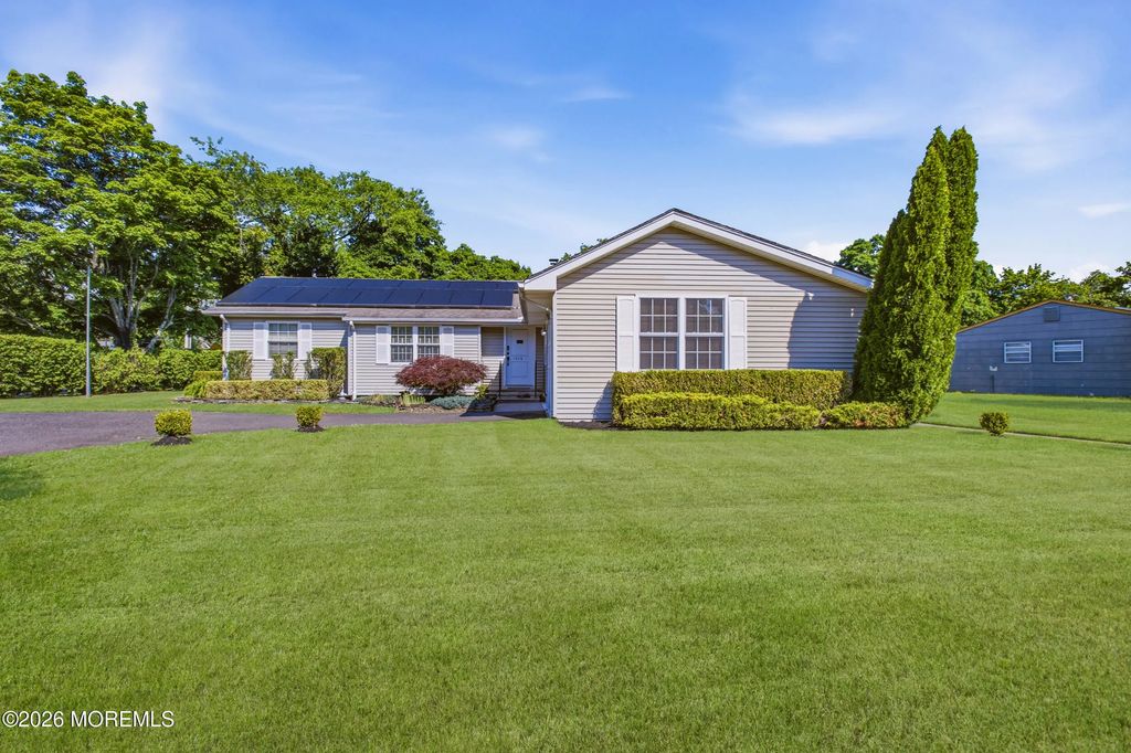 1370 Red Oak Drive, Lakewood