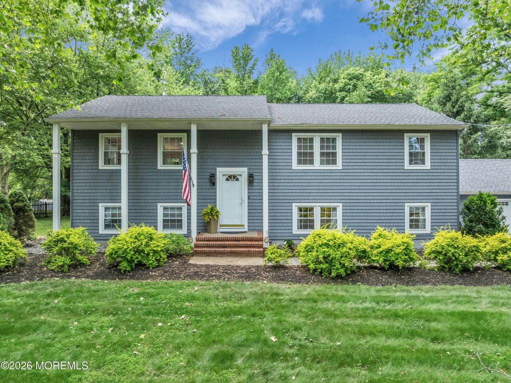 840 Nutswamp Road, Red Bank