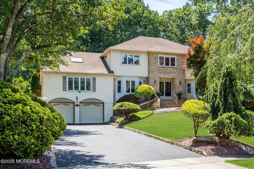 9 Woodcrest Terrace, Manalapan