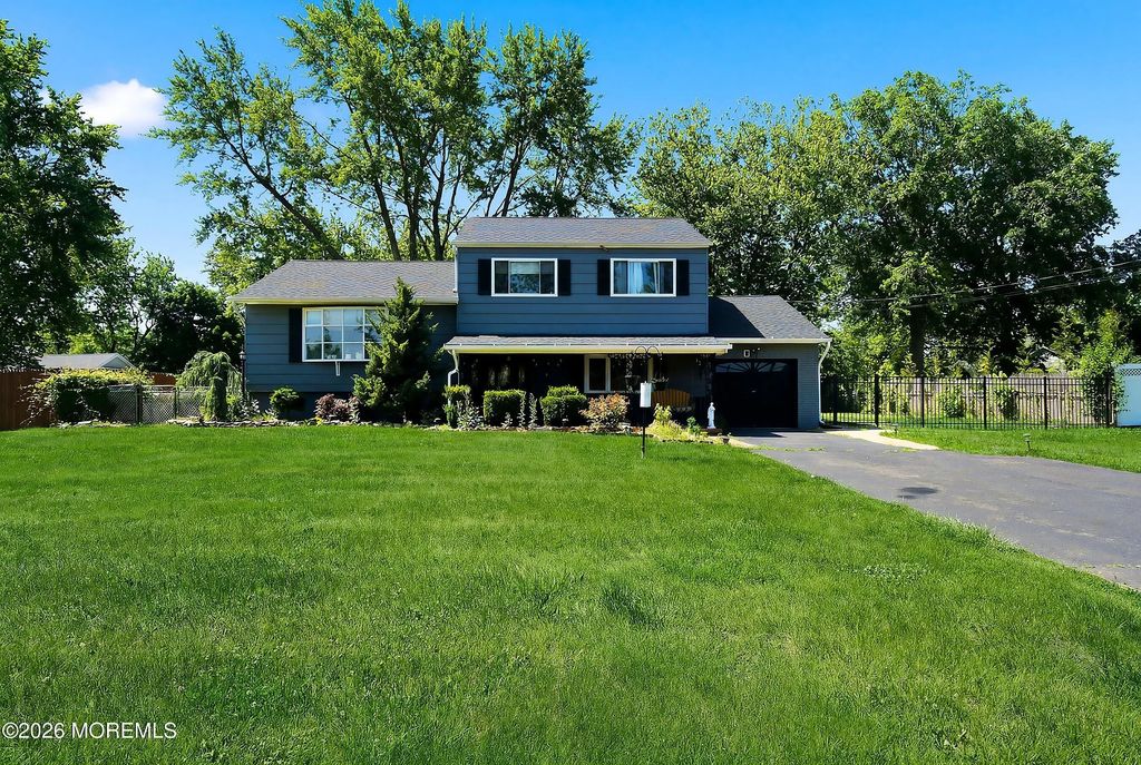 41 Kipling Way, Manalapan