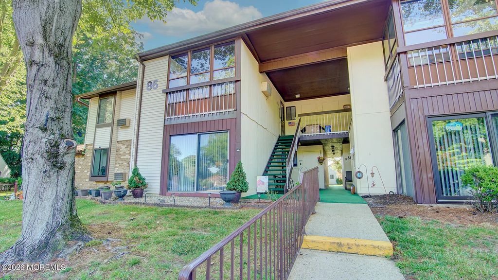 86 Arrowood Road G, Manalapan