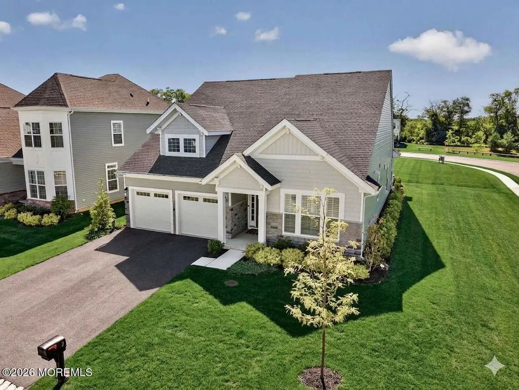 2 Vizcaya Drive, Monroe