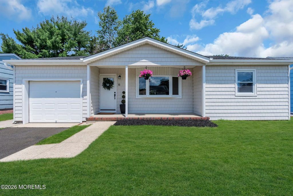 6 Coventry Road, Toms River