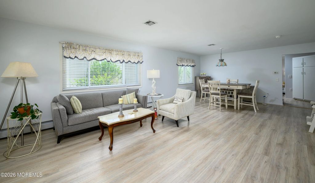 75 Chesterfield Lane, Toms River