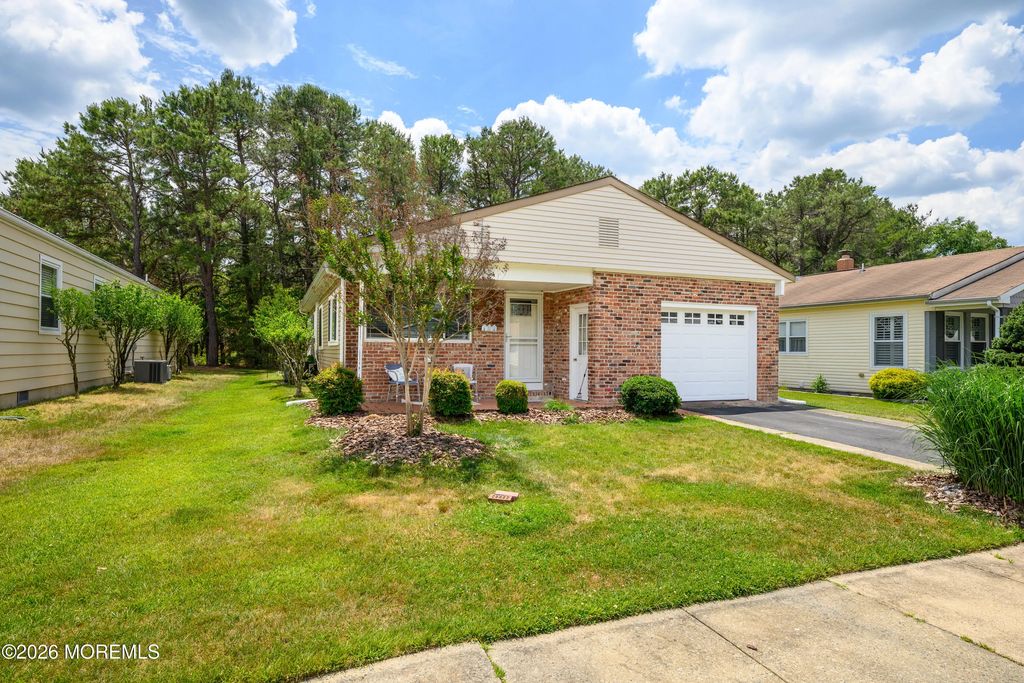 75 Chesterfield Lane, Toms River