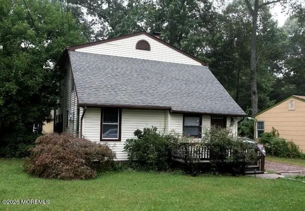 223 Riverside Drive, Bayville