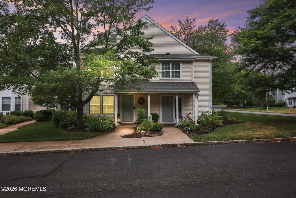 201 Paddington Court, Manalapan