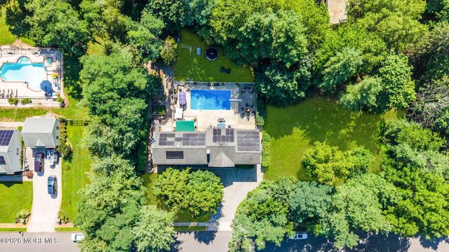 4 Crestview Court, Farmingdale