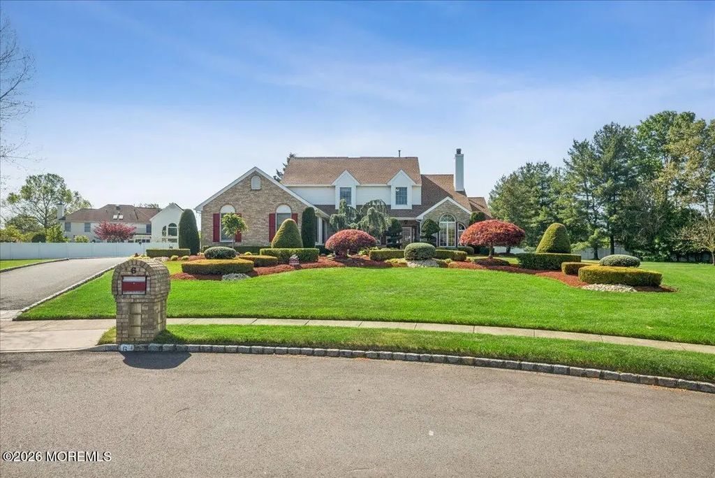 6 Bray Hollow Court, Freehold