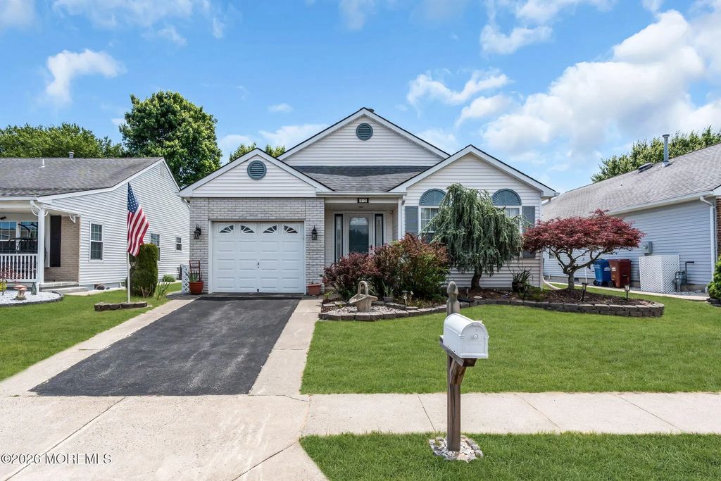 12 Blackpool Way, Toms River