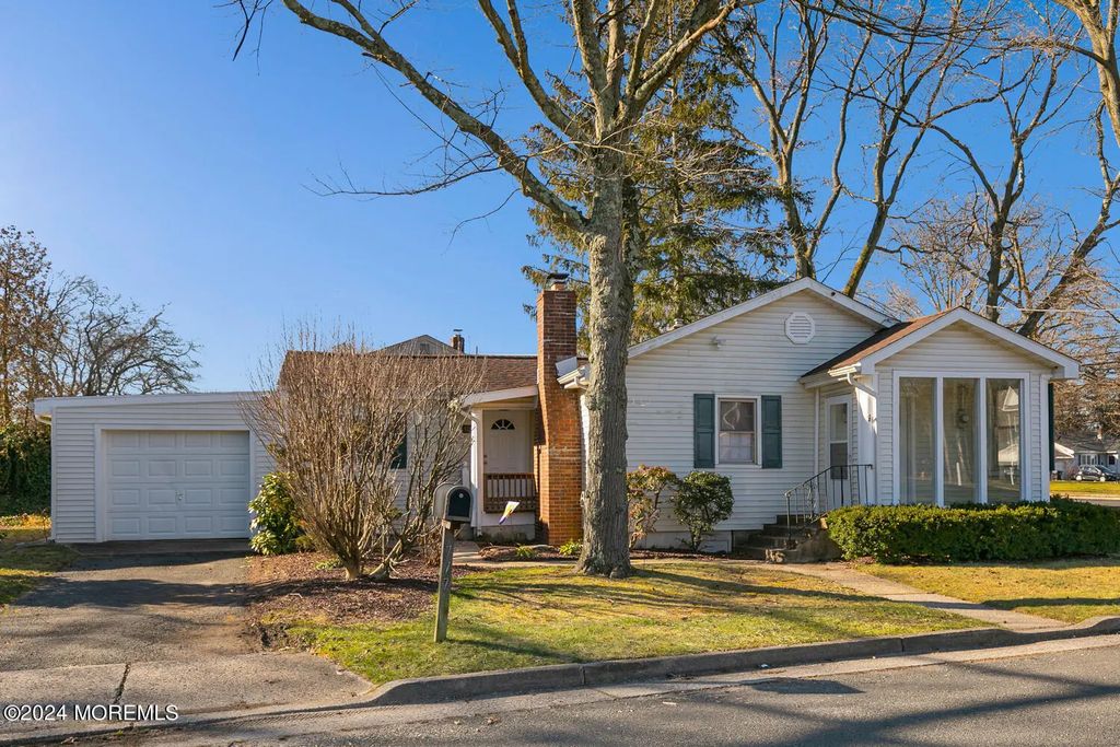 717 Harmony Road, North Middletown