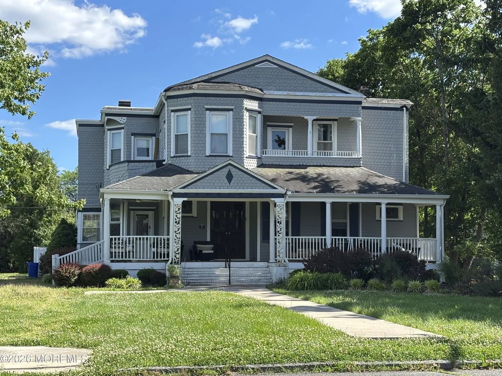 64 Hollywood Avenue, West Long Branch