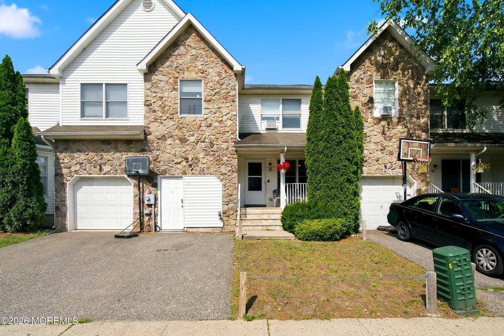 21 Kingsfield Drive, Lakewood