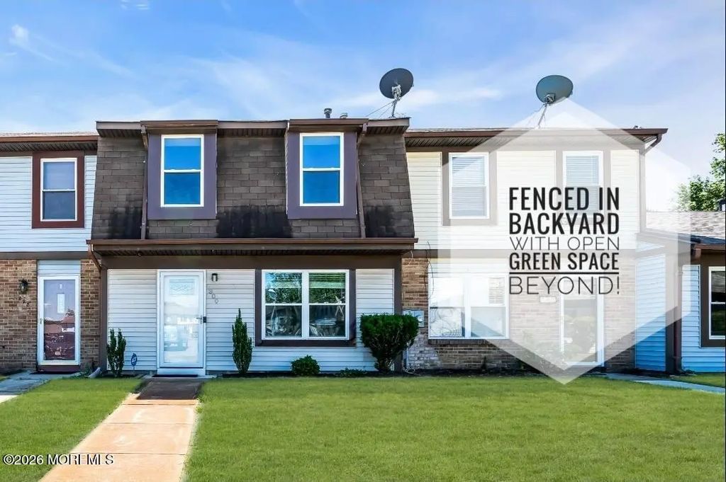 300 Greenwood Loop Road 300, Brick