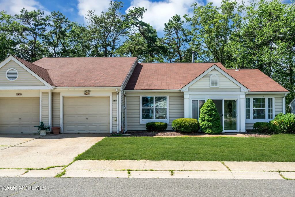 1206b Thornbury Lane, Manchester