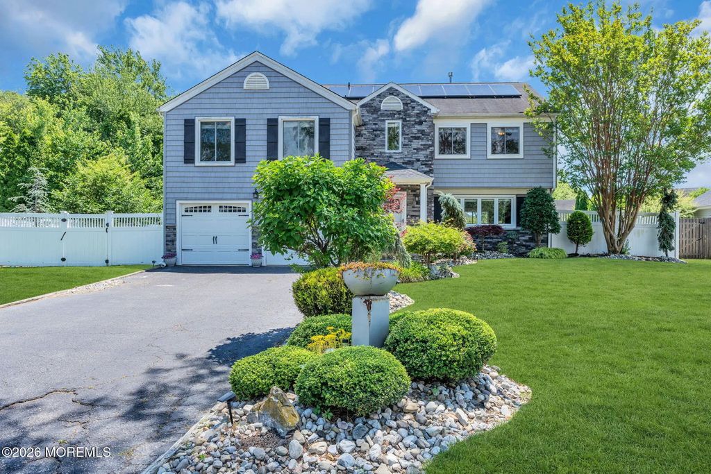 1083 Cavan Drive, Toms River