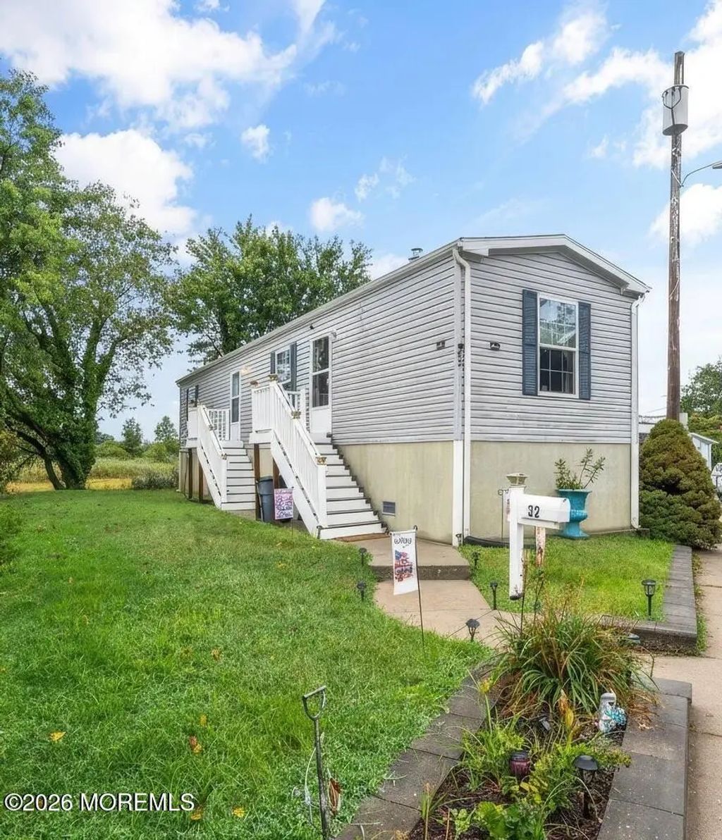32 Bayshore Mobile Mnr, Hazlet