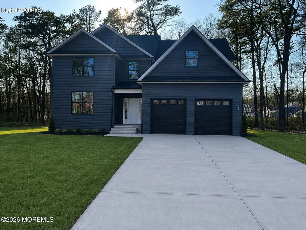 2 Railroad Avenue, Bayville
