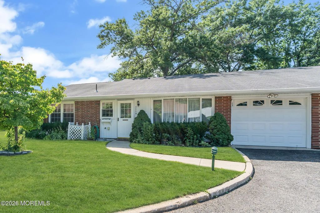 455b Portsmouth Drive, Lakewood