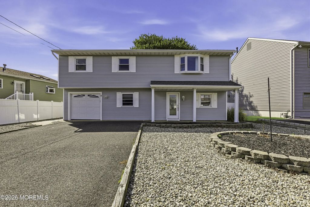 4 Harbor View Lane, Toms River