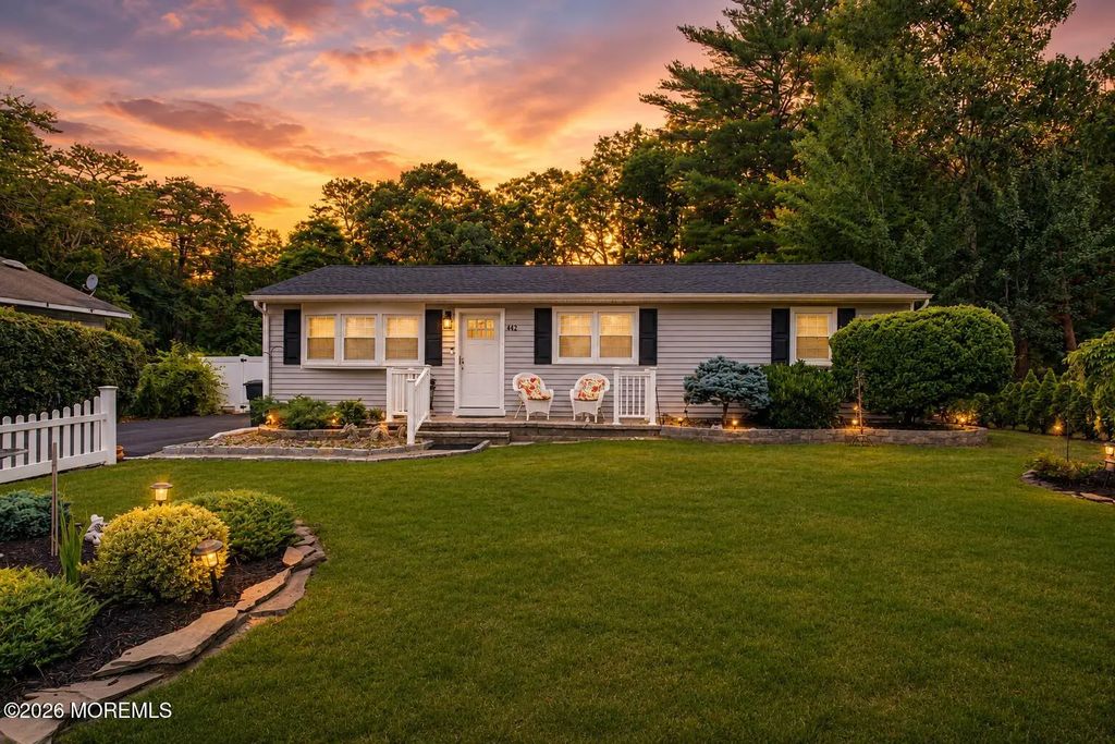 442 Irving Place, Toms River