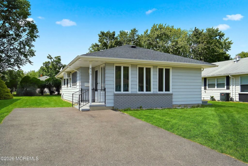 613 Jamaica Boulevard, Toms River