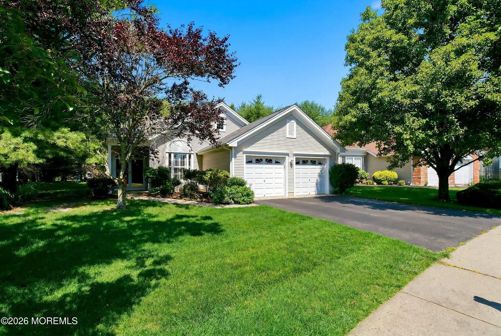 47 Greensprings Drive, Lakewood