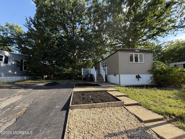 66 Roberts Road, Toms River